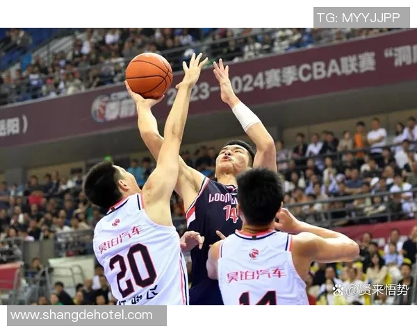 广东男篮与香港男篮激战正酣谁将赢得这场精彩对决的胜利 广东男篮与香港男篮激战正酣谁将赢得这场精彩对决的胜利